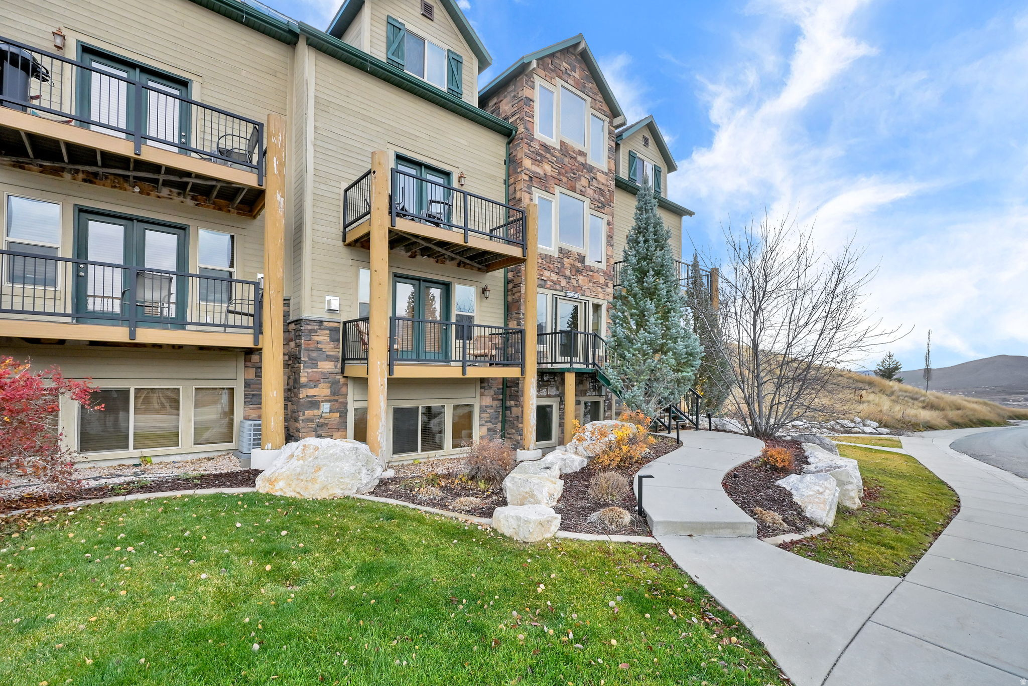 MOOSE HOLLOW CONDOMI - Residential