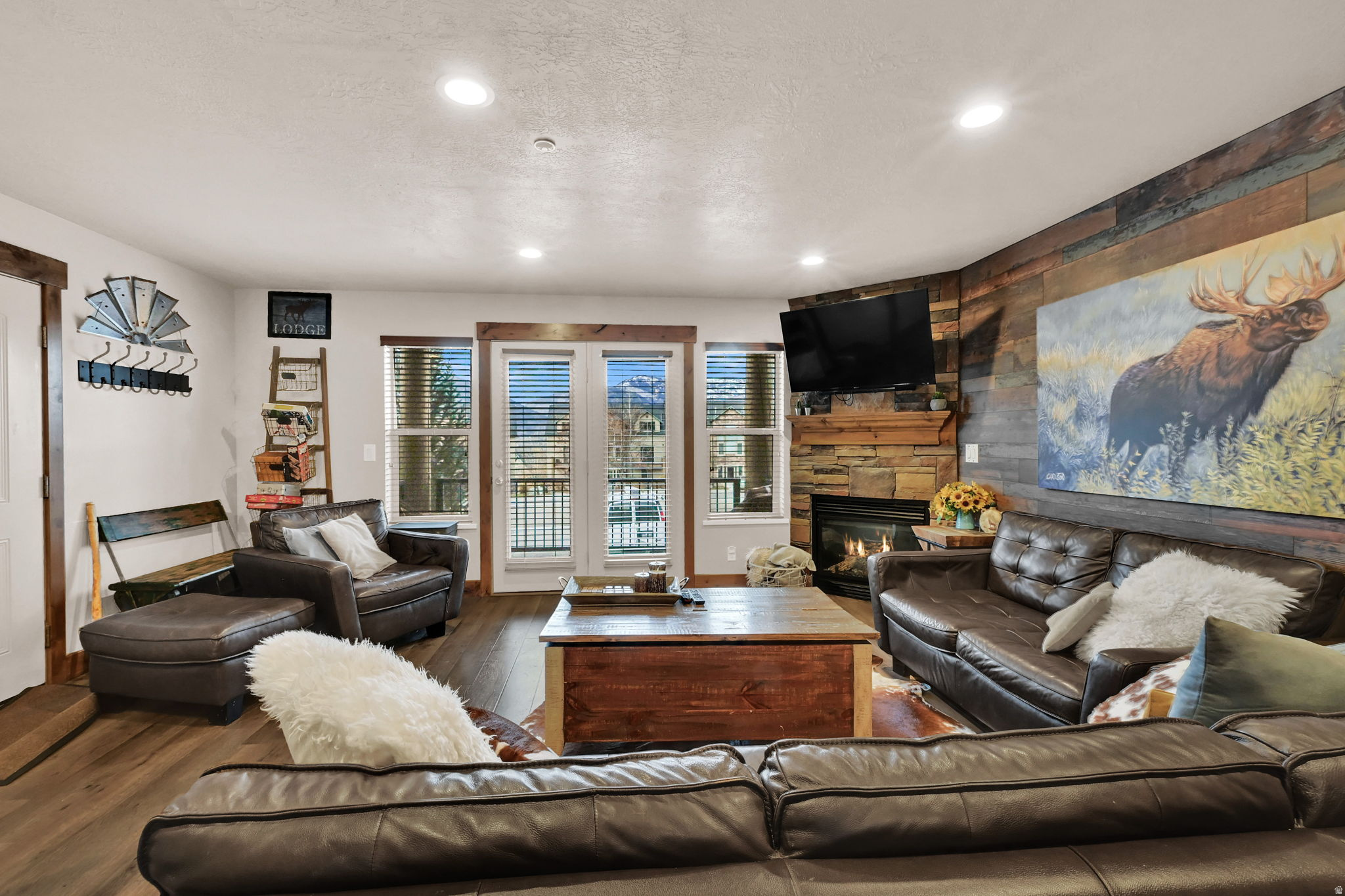 MOOSE HOLLOW CONDOMI - Residential