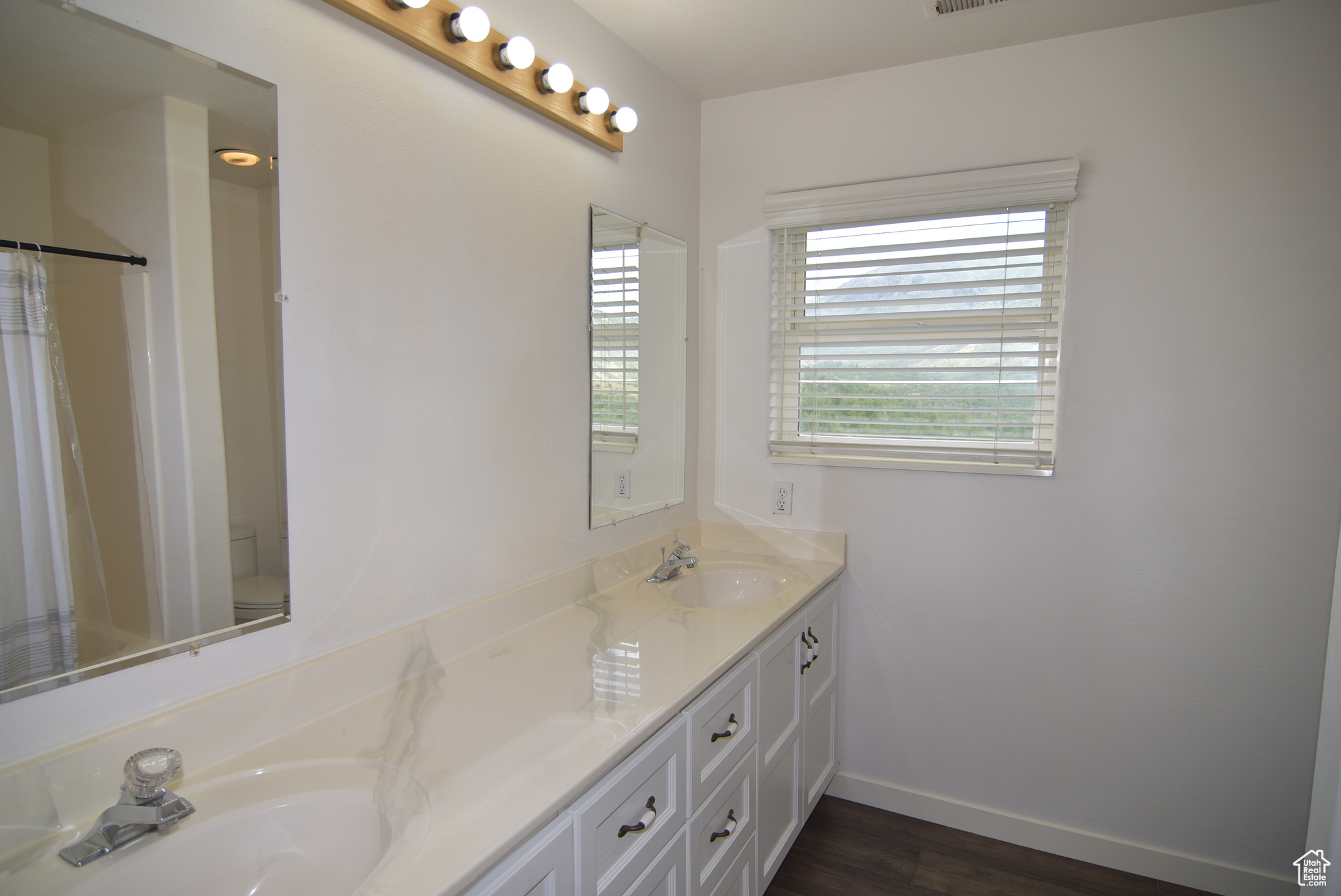 OAK BLUFF ESTATES - Residential