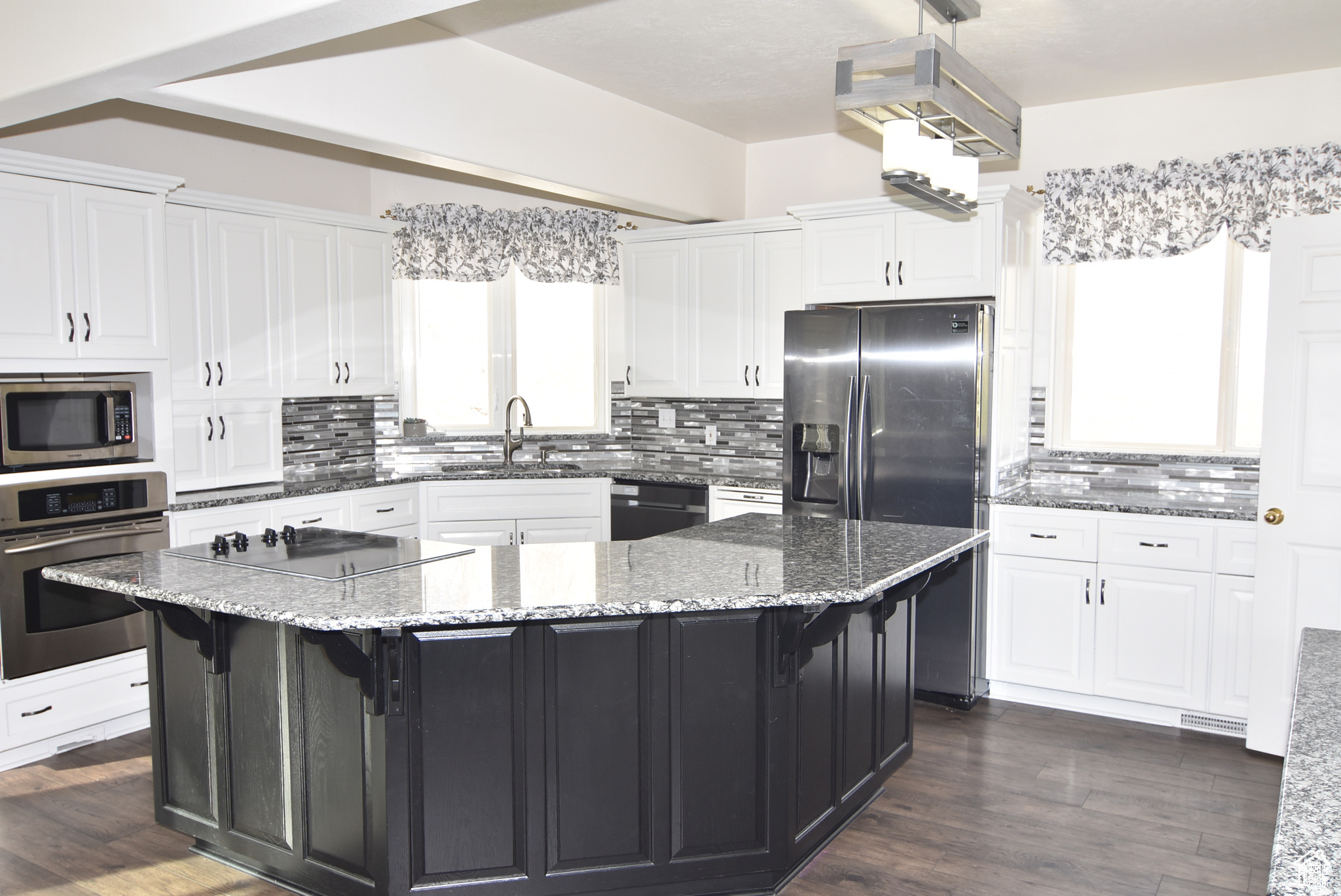 OAK BLUFF ESTATES - Residential