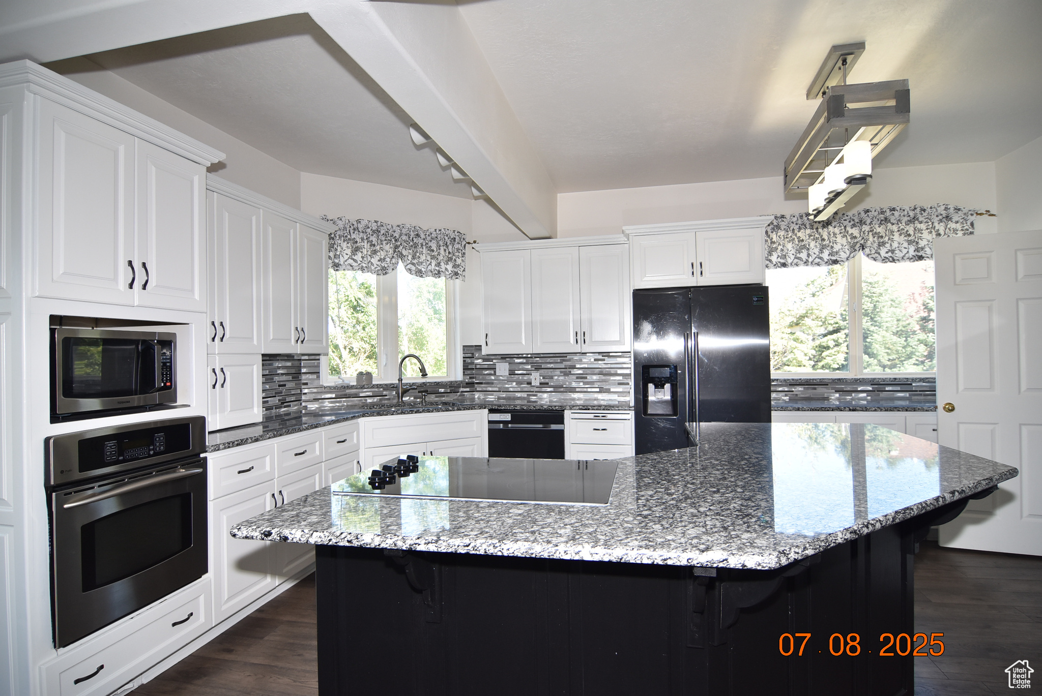 OAK BLUFF ESTATES - Residential