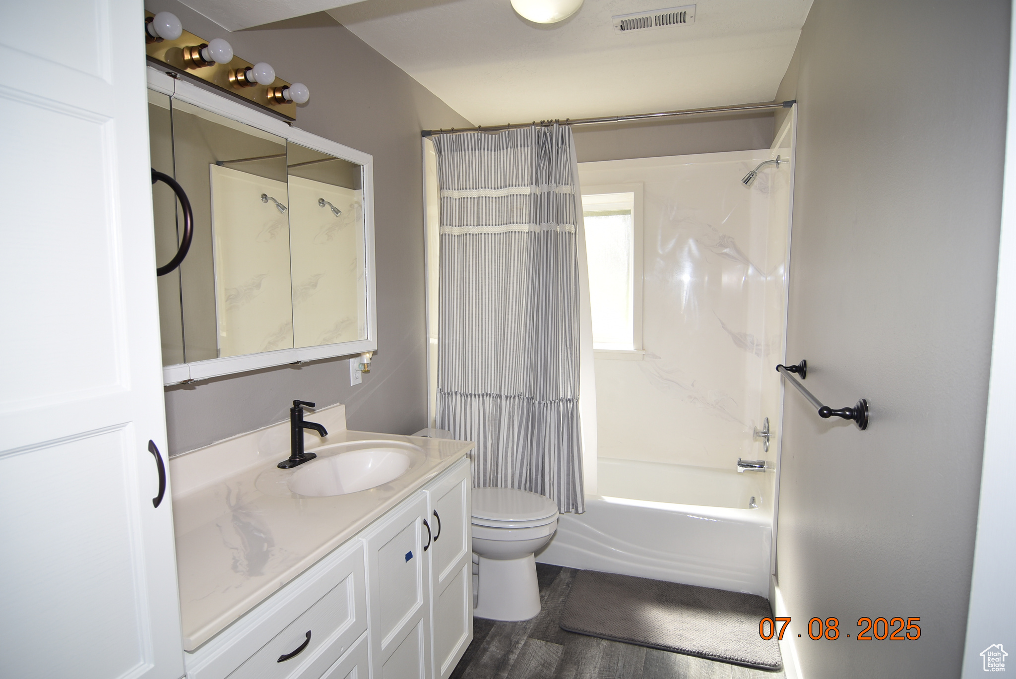 OAK BLUFF ESTATES - Residential