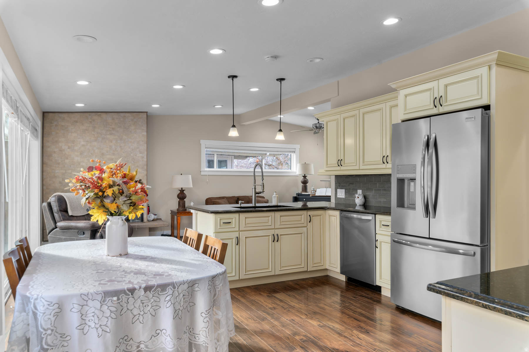 COUNTRY HEIGHTS SUB - Residential