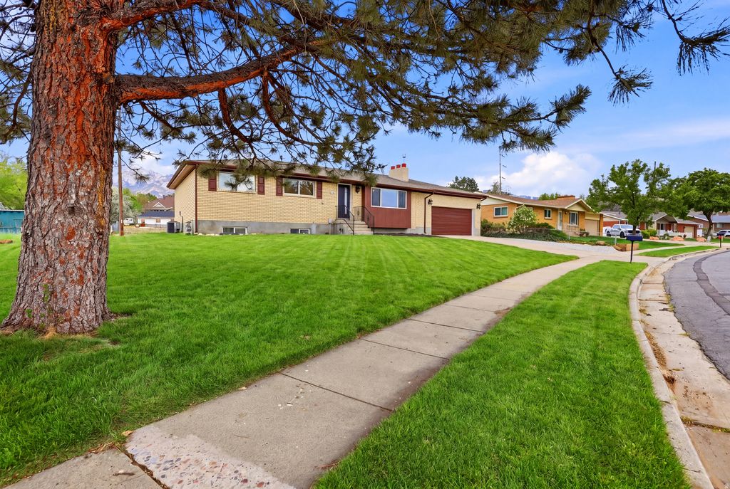 Photo of 8643 S VAQUERO DR E, Sandy, UT 84094 (MLS # 2153339)