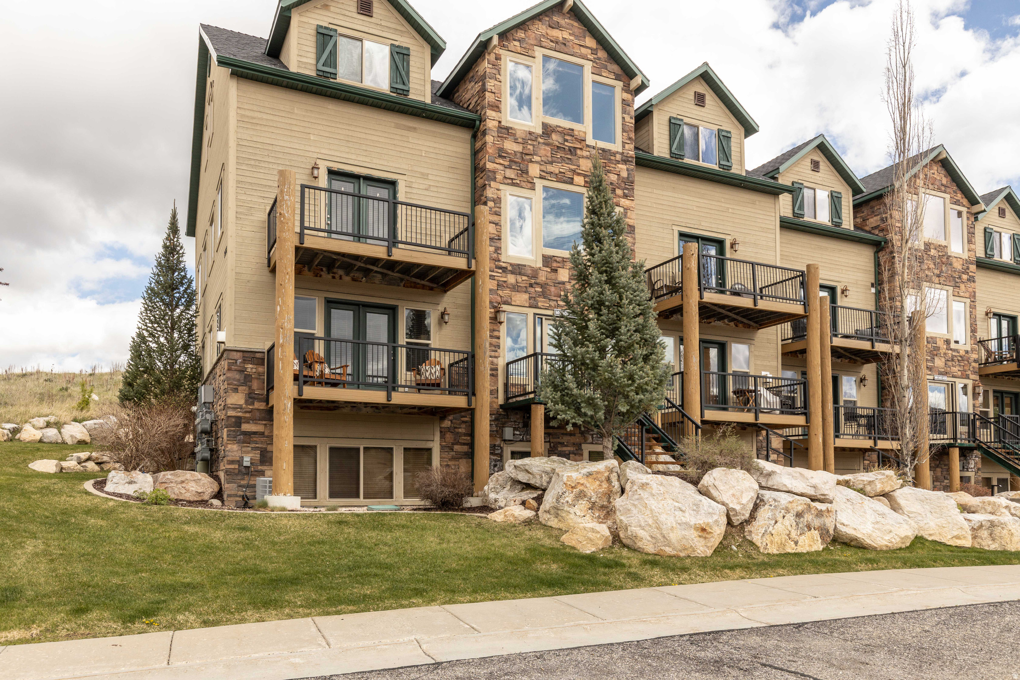 MOOSE HOLLOW - Residential