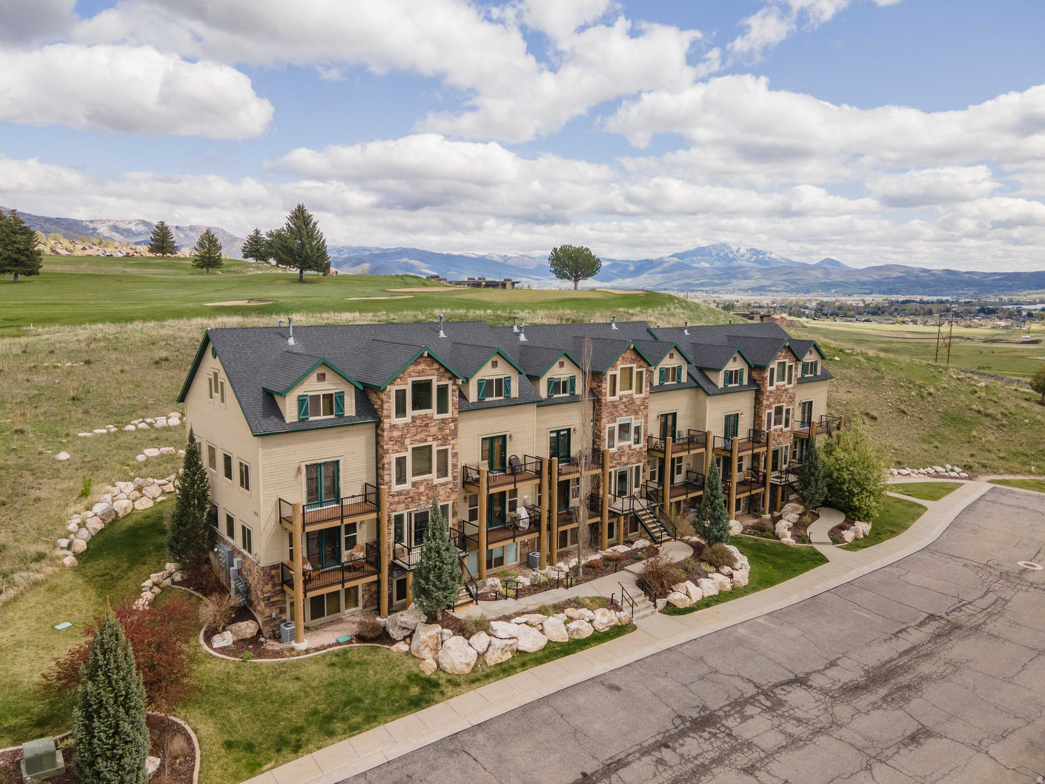 MOOSE HOLLOW - Residential