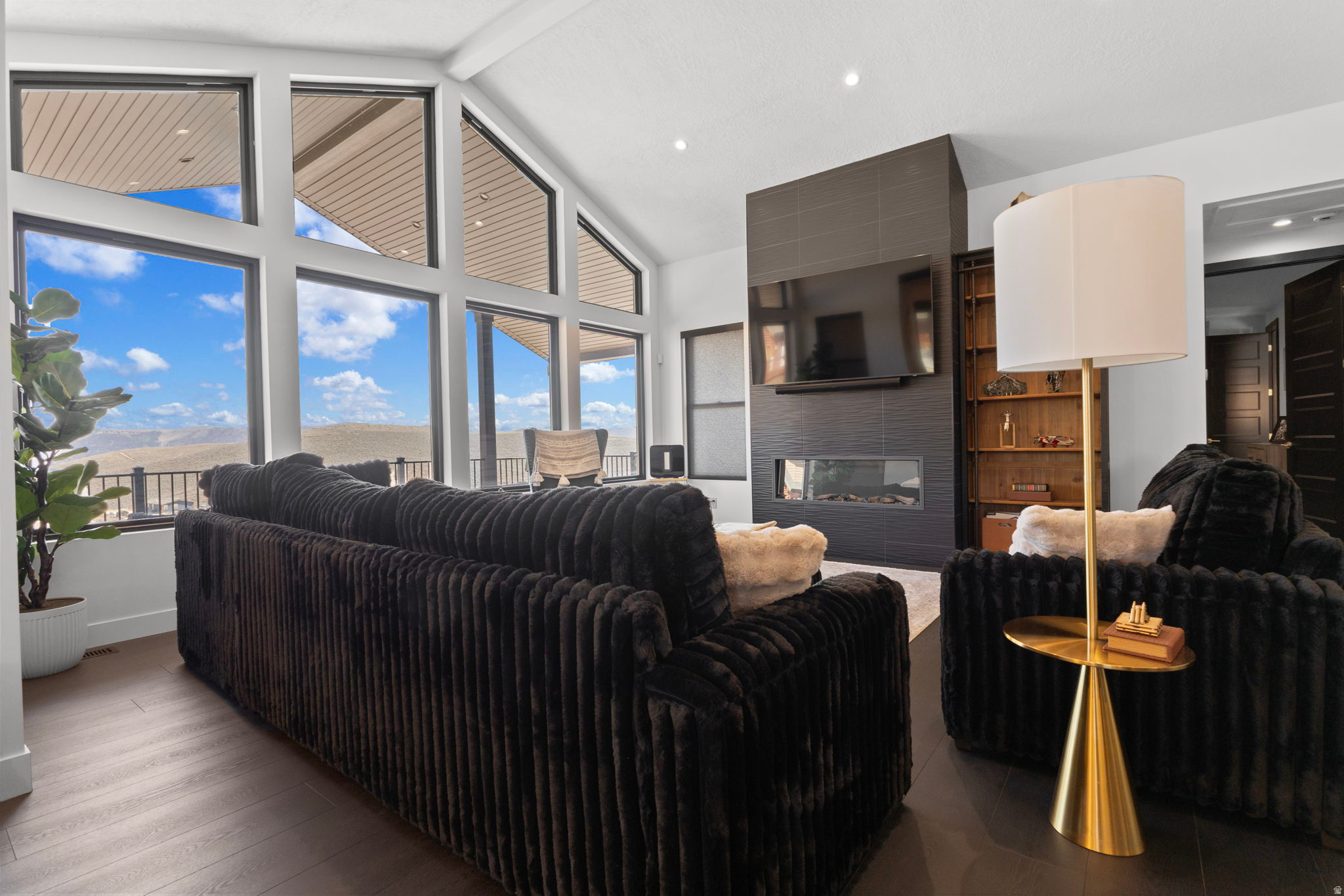 OMEGA SUB 6 - Residential