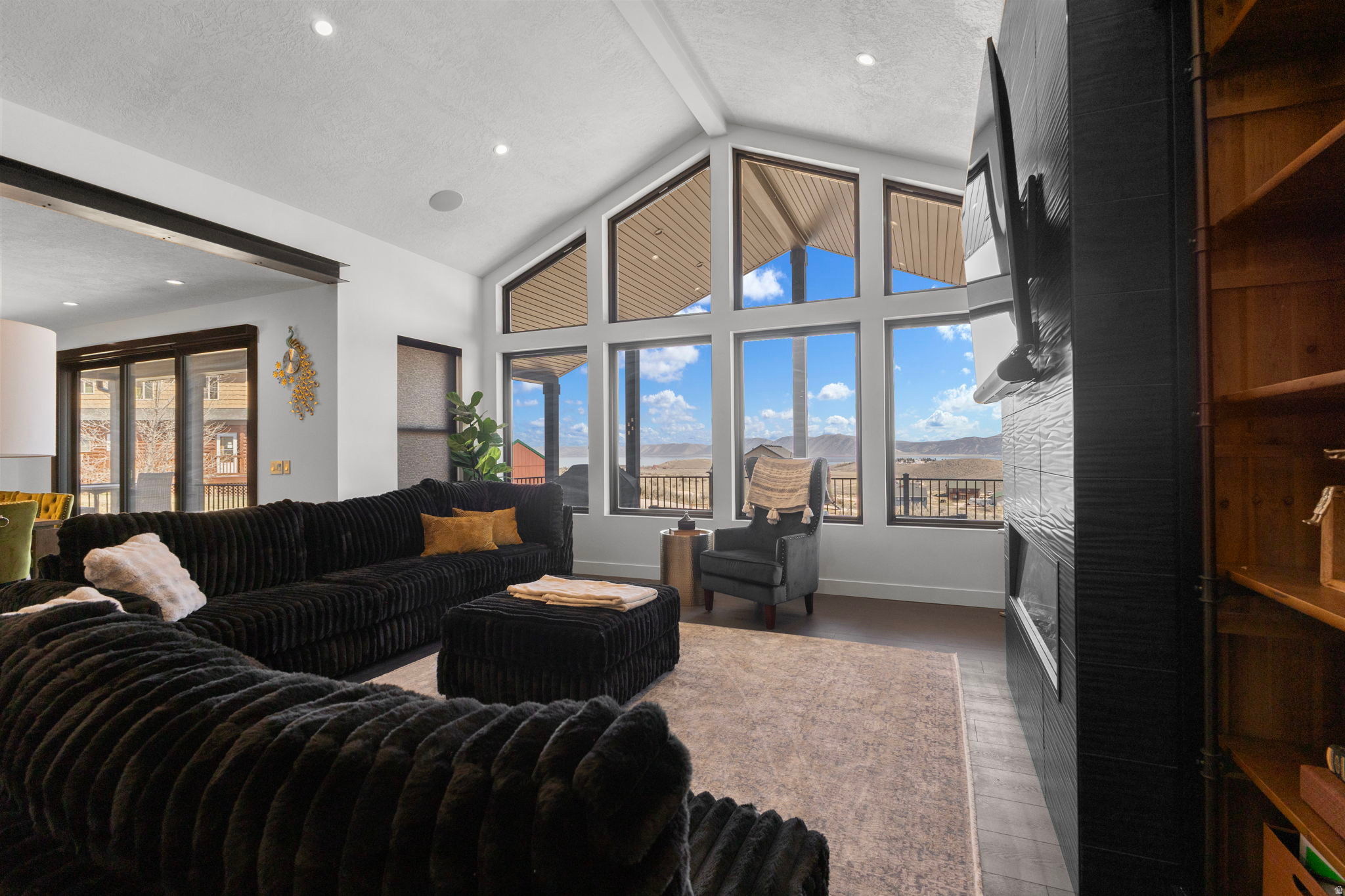 OMEGA SUB 6 - Residential