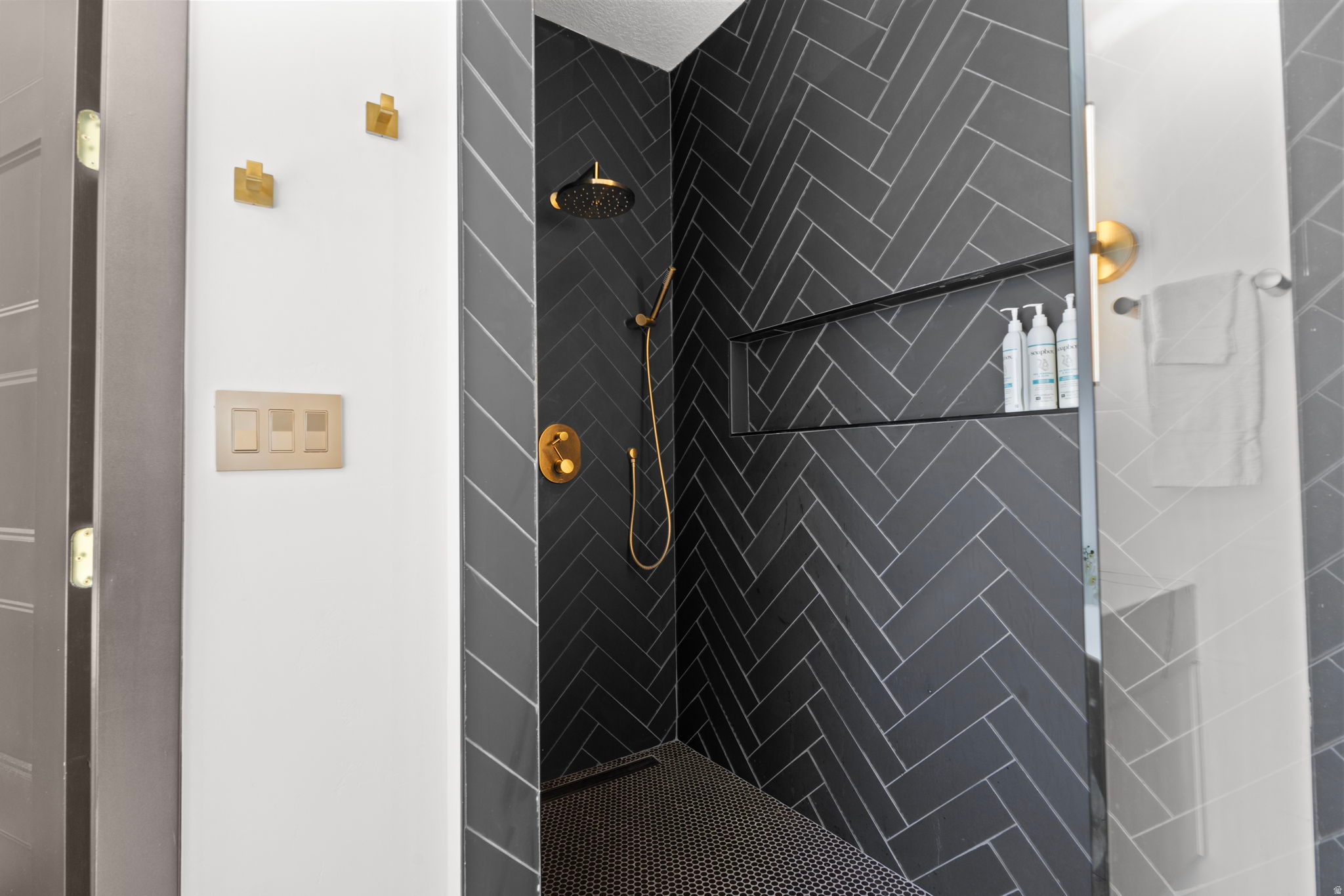 OMEGA SUB 6 - Residential