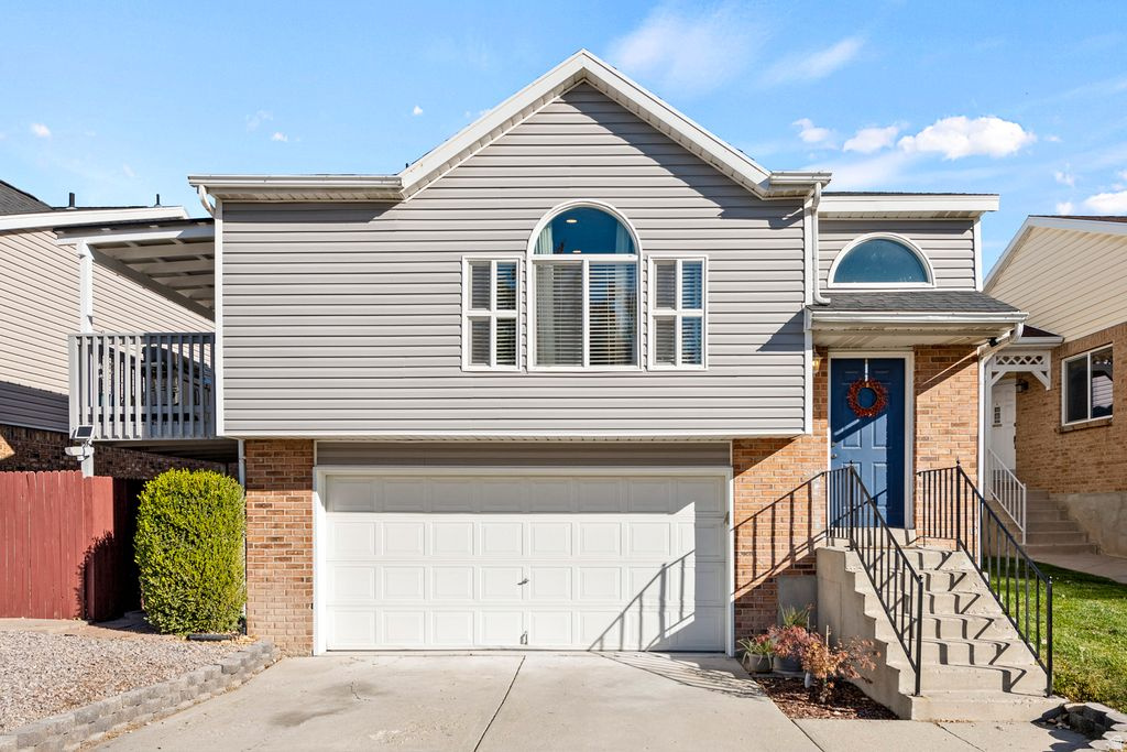 RIVER RIDGE - Residential