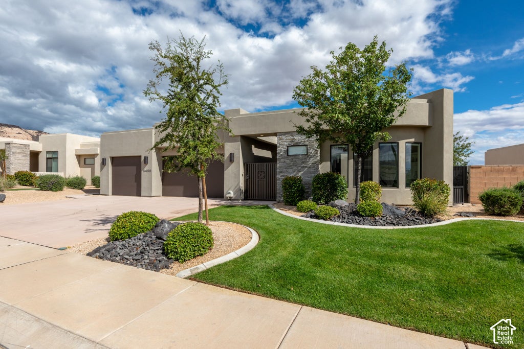 Photo of 5450 N NORTHGATE PEAKS DR, Saint George, UT 84770 (MLS # 2188720)