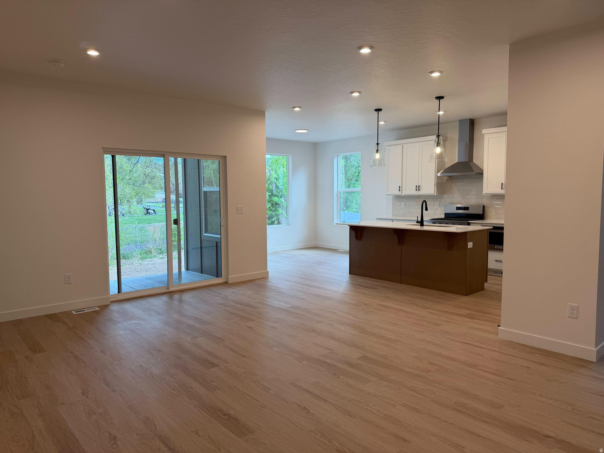 RIVERSIDE ESTATES - Residential