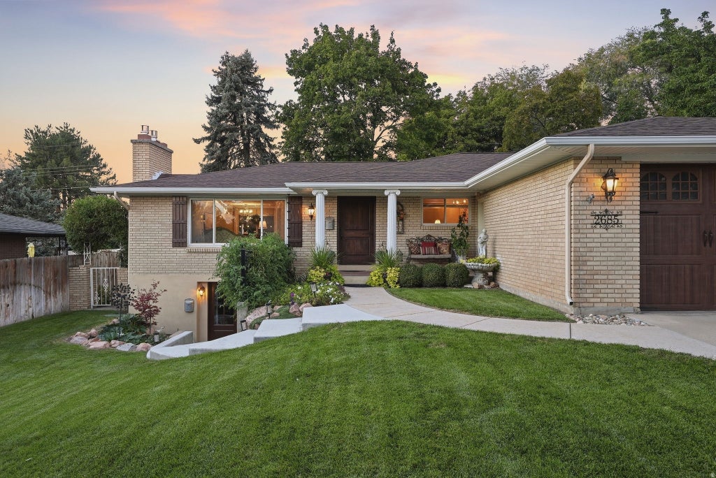 Photo of 2685 E CRAIG DR, Salt Lake City, UT 84109 (MLS # 2186373)