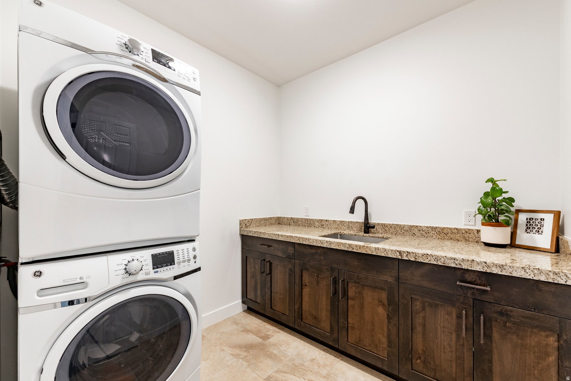 SCOTCH FIELDS - Residential