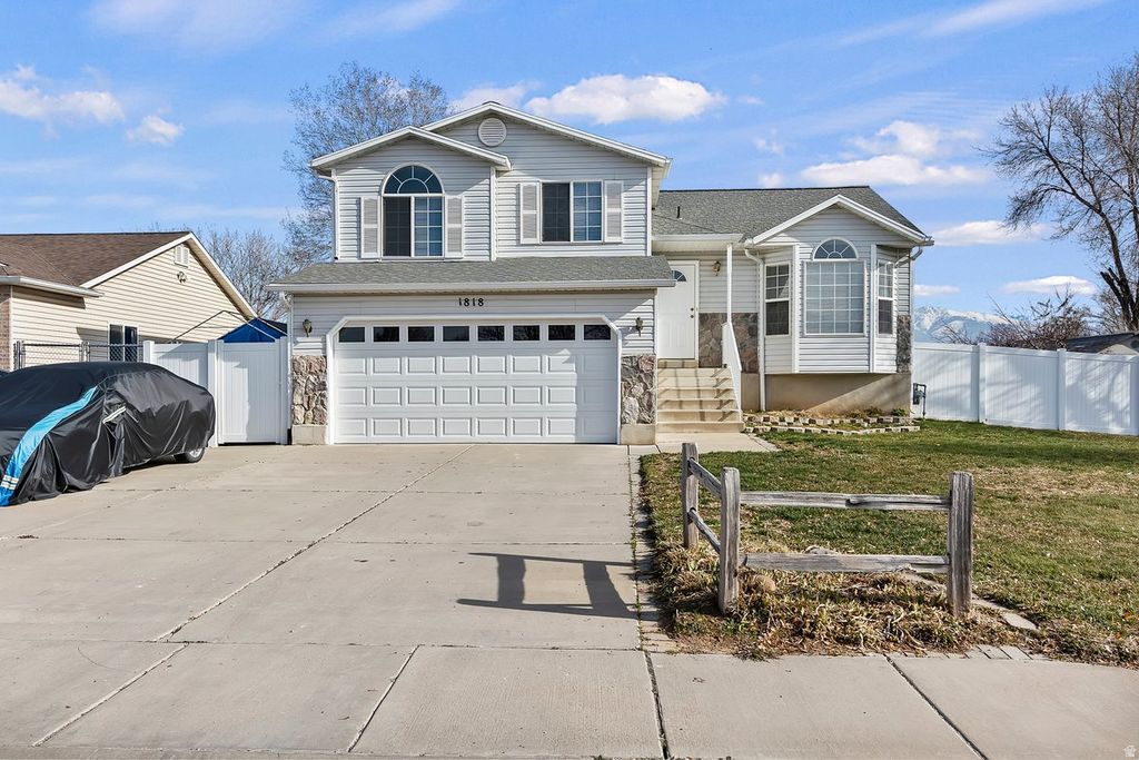 Photo of 1818 S 200 W, Clearfield, UT 84015 (MLS # 2133588)