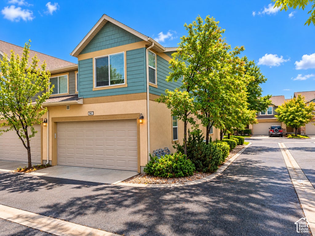 Photo of 944 W WILLOW GREEN WAY, Farmington, UT 84025 (MLS # 2191986)