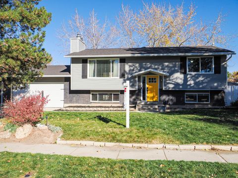 Photo of 735 E DUSTY CREEK AVE, Sandy, UT 84094 (MLS # 2122898)