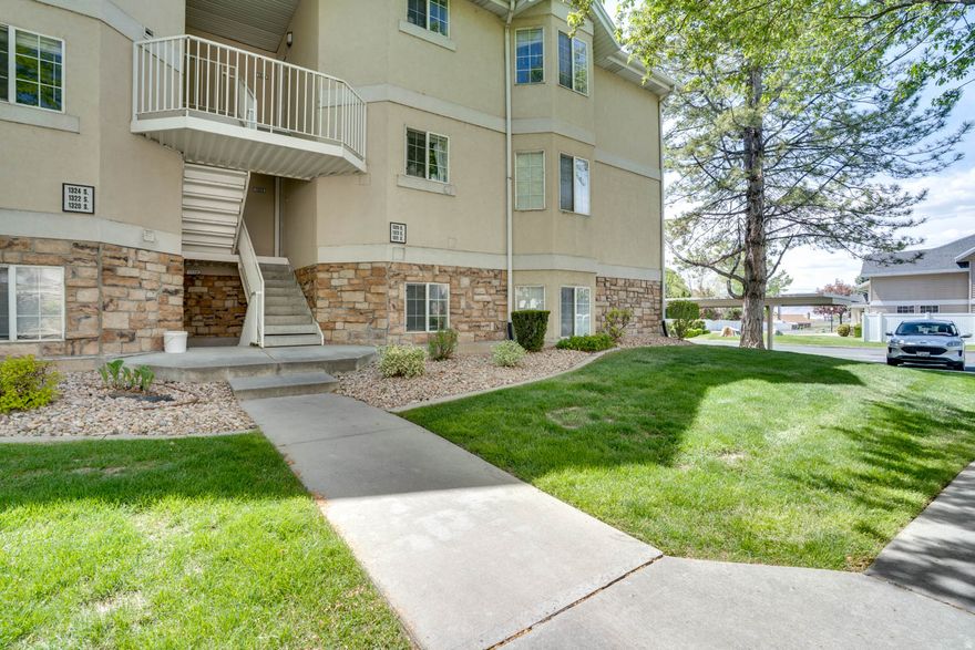 Great updated Condo in Orem close to Utah Valley University, Mountainland Technical College, and quick access to I-15. Just minutes from Utah Lake and the shore trail, many amenities including shopping and dining and great recreation opportunities. Quiet neighborhood offers mature trees and lots of open space. Clubhouse with gym room, patio/picnic area, playground and basketball hoop. Great income potential or full time residence. Buyer to verify all.