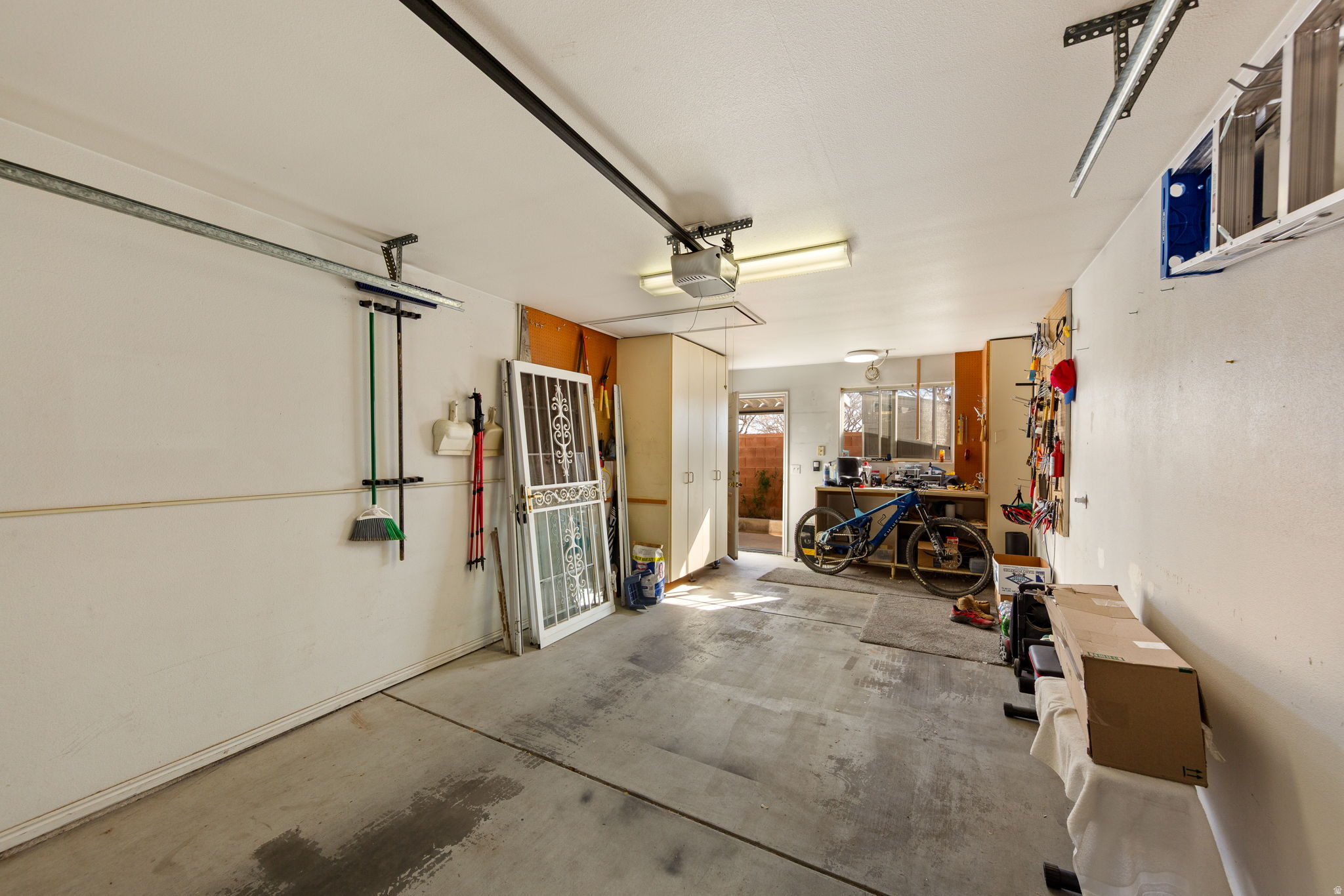 CANYON COVE LEISURE HOME - Residential