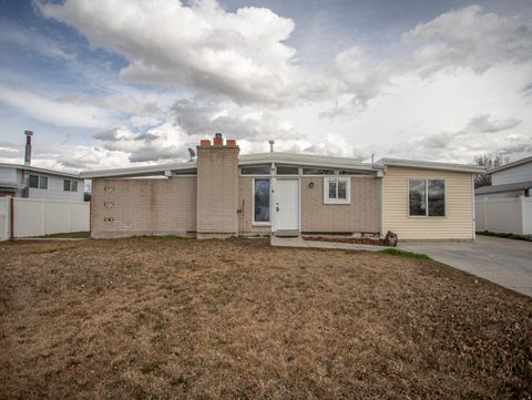 Photo of 5101 S LAMBETH ST, Taylorsville, UT 84129 (MLS # 2139959)