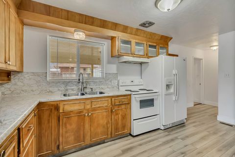 Tiny photo for 129 N 200 E, Payson, UT 84651 (MLS # 2127843)