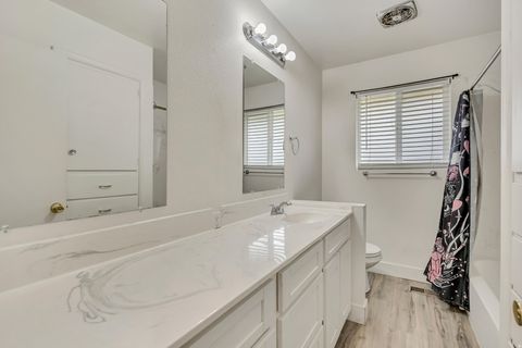 Tiny photo for 129 N 200 E, Payson, UT 84651 (MLS # 2127843)