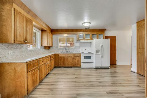 Tiny photo for 129 N 200 E, Payson, UT 84651 (MLS # 2127843)