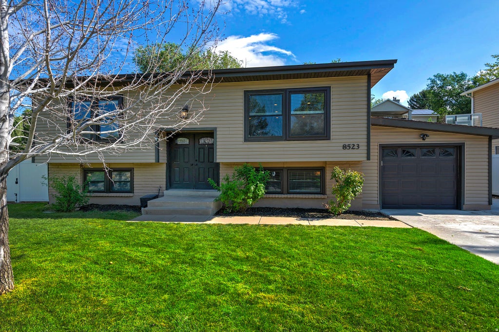 Photo of 8523 S KELSCH DR E, Sandy, UT 84093 (MLS # 2186142)