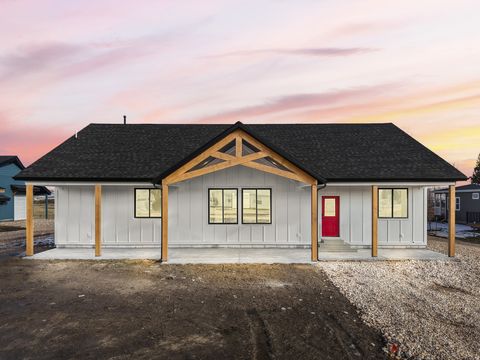 Homes For Sale - 32 N 2nd St<br/> Paris, ID 83261