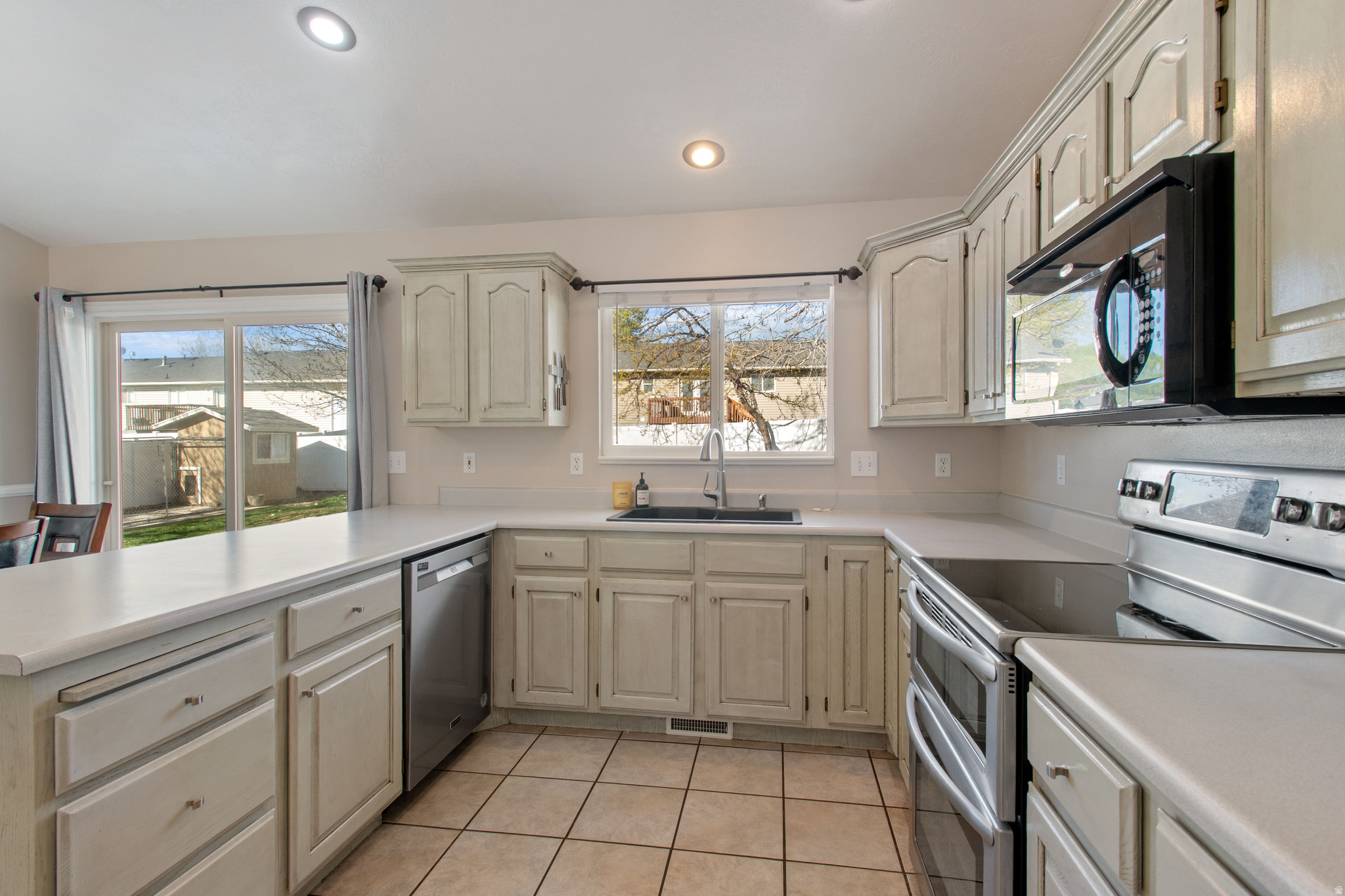 WHITE HILLS - Residential