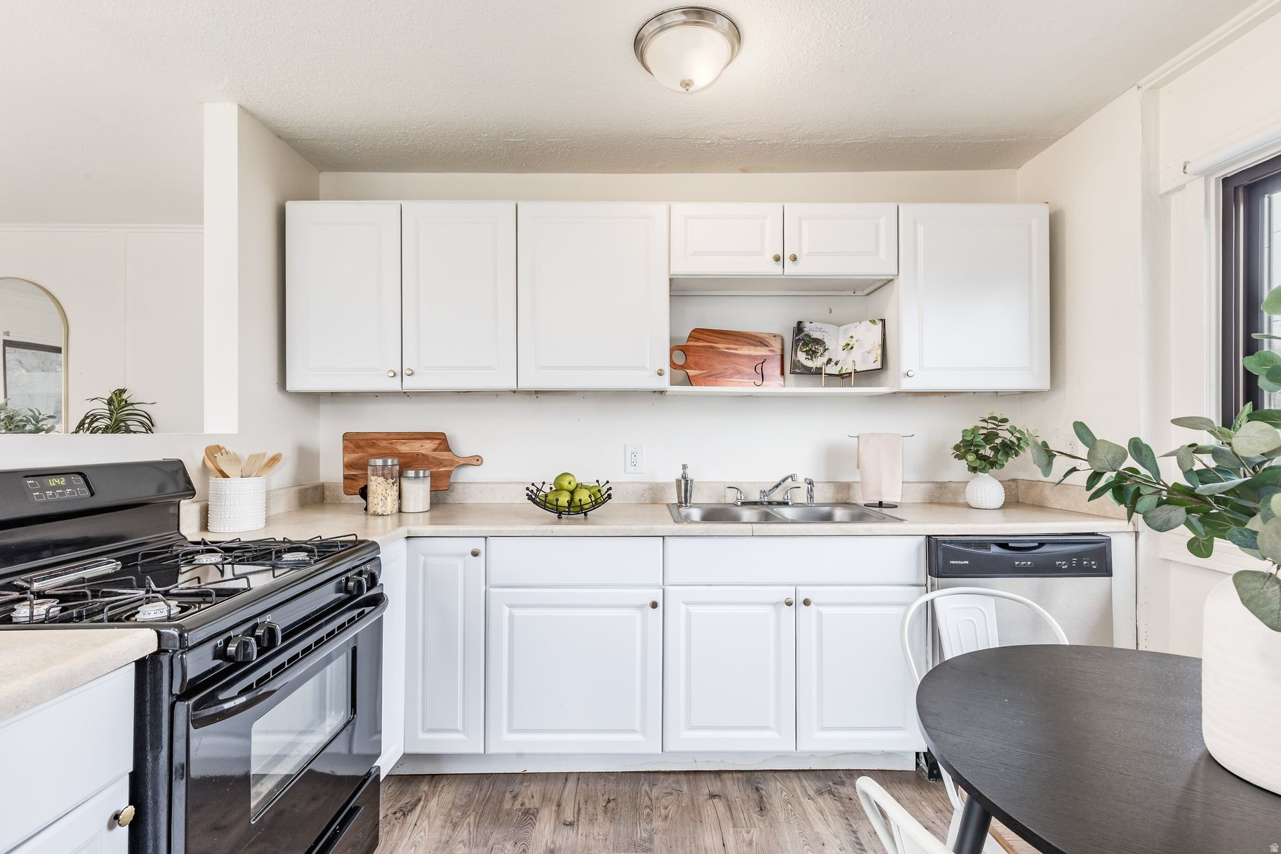 GLENDALE GARDENS - Residential