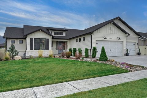 Photo of 11613 S FOX VISTA DR, Draper, UT 84020 (MLS # 2147897)