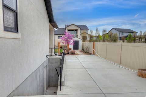 Tiny photo for 11613 S FOX VISTA DR, Draper, UT 84020 (MLS # 2147897)