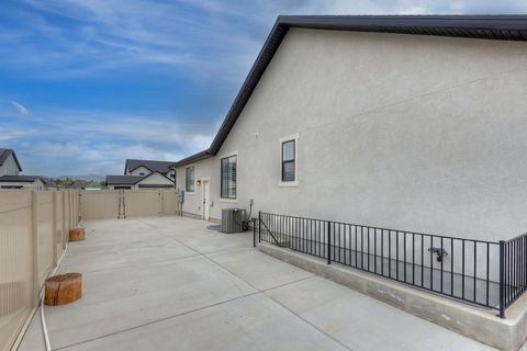 Tiny photo for 11613 S FOX VISTA DR, Draper, UT 84020 (MLS # 2147897)