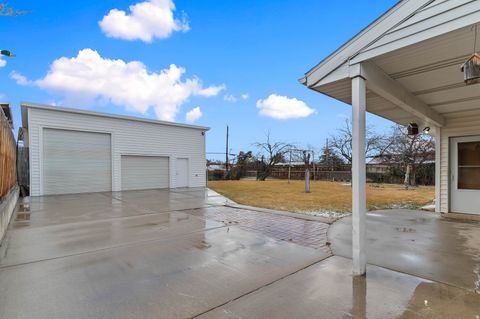 Tiny photo for 2842 E 7375 S, Cottonwood Heights, UT 84121 (MLS # 2138074)