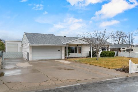 Tiny photo for 2842 E 7375 S, Cottonwood Heights, UT 84121 (MLS # 2138074)