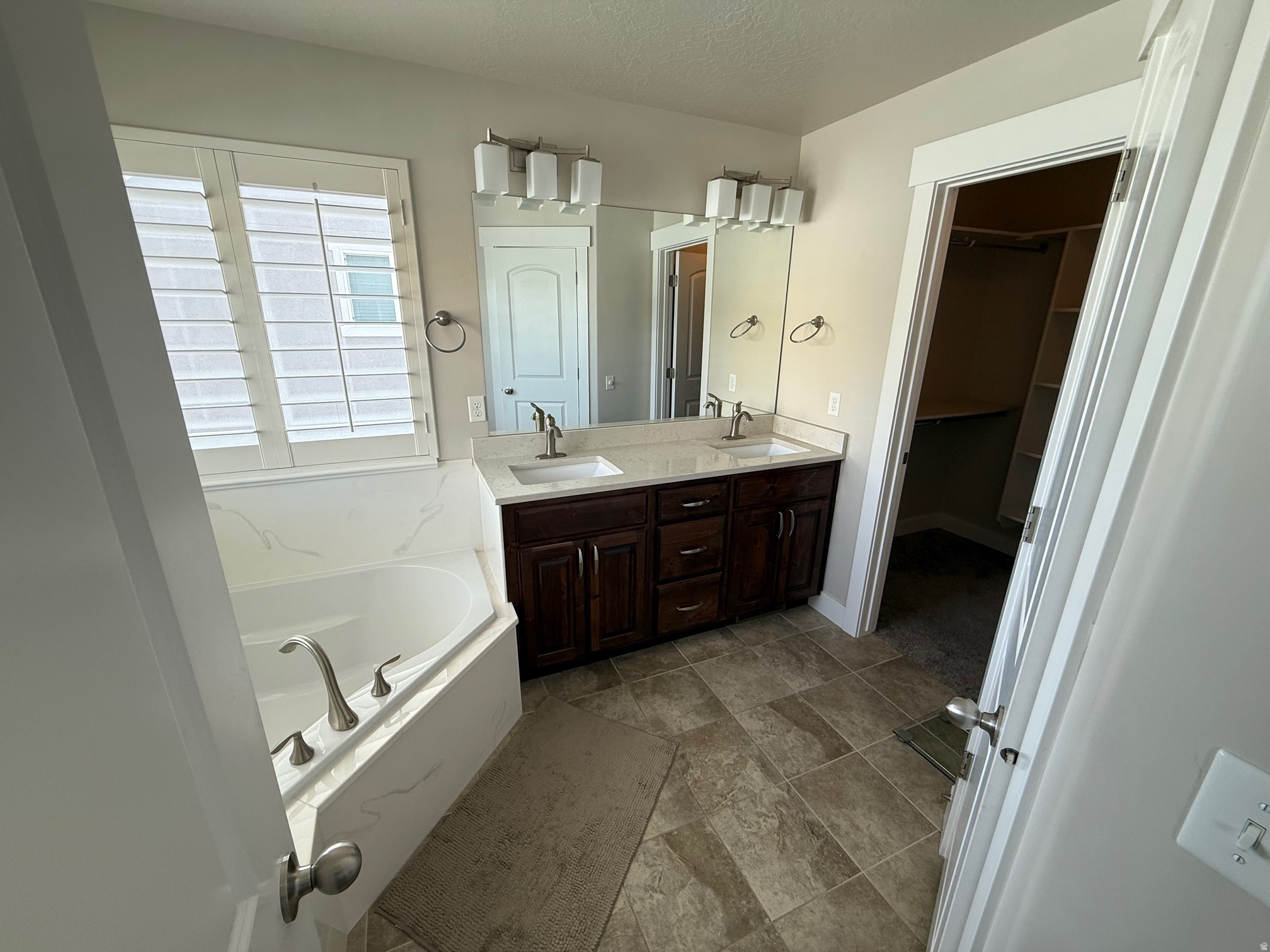 CANYON HILLS PUD PHASE 3 - Residential Lease