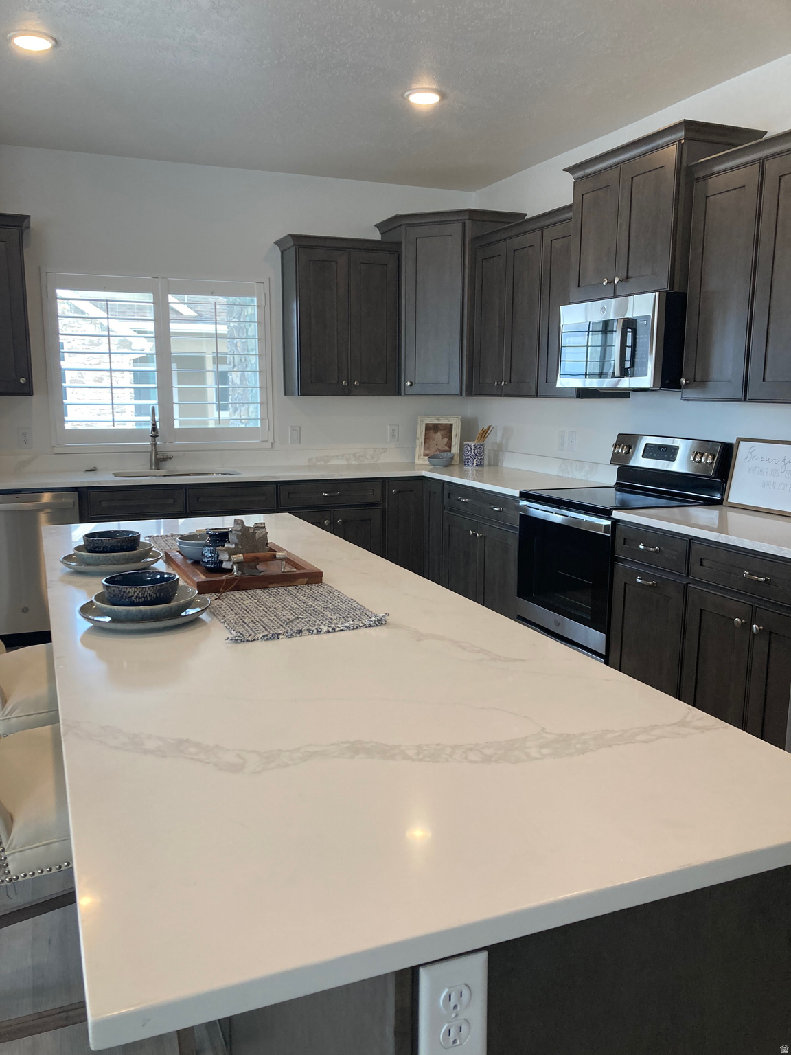 COUNTRY VIEW VILLAS - Residential