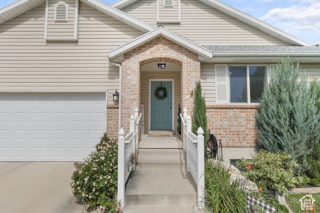 Photo of 3866 W AUGUSTA DR, Syracuse, UT 84075 (MLS # 2187992)