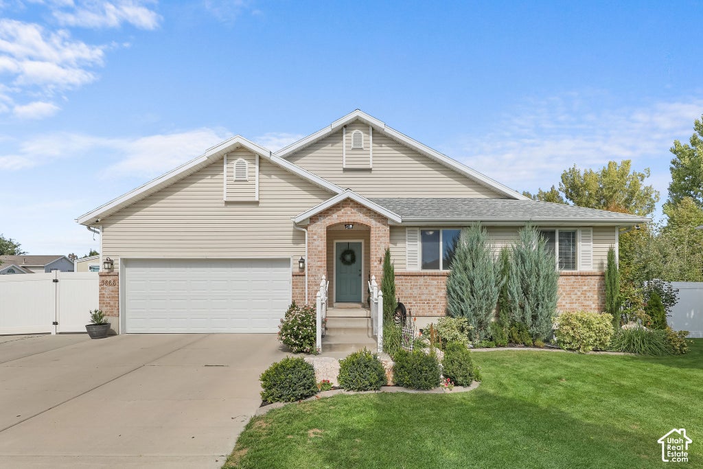 Photo of 3866 W AUGUSTA DR, Syracuse, UT 84075 (MLS # 2187992)