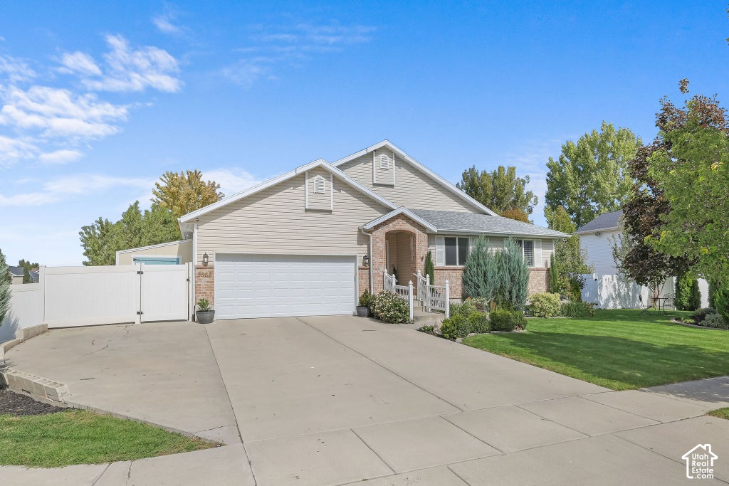 Photo of 3866 W AUGUSTA DR, Syracuse, UT 84075 (MLS # 2187992)