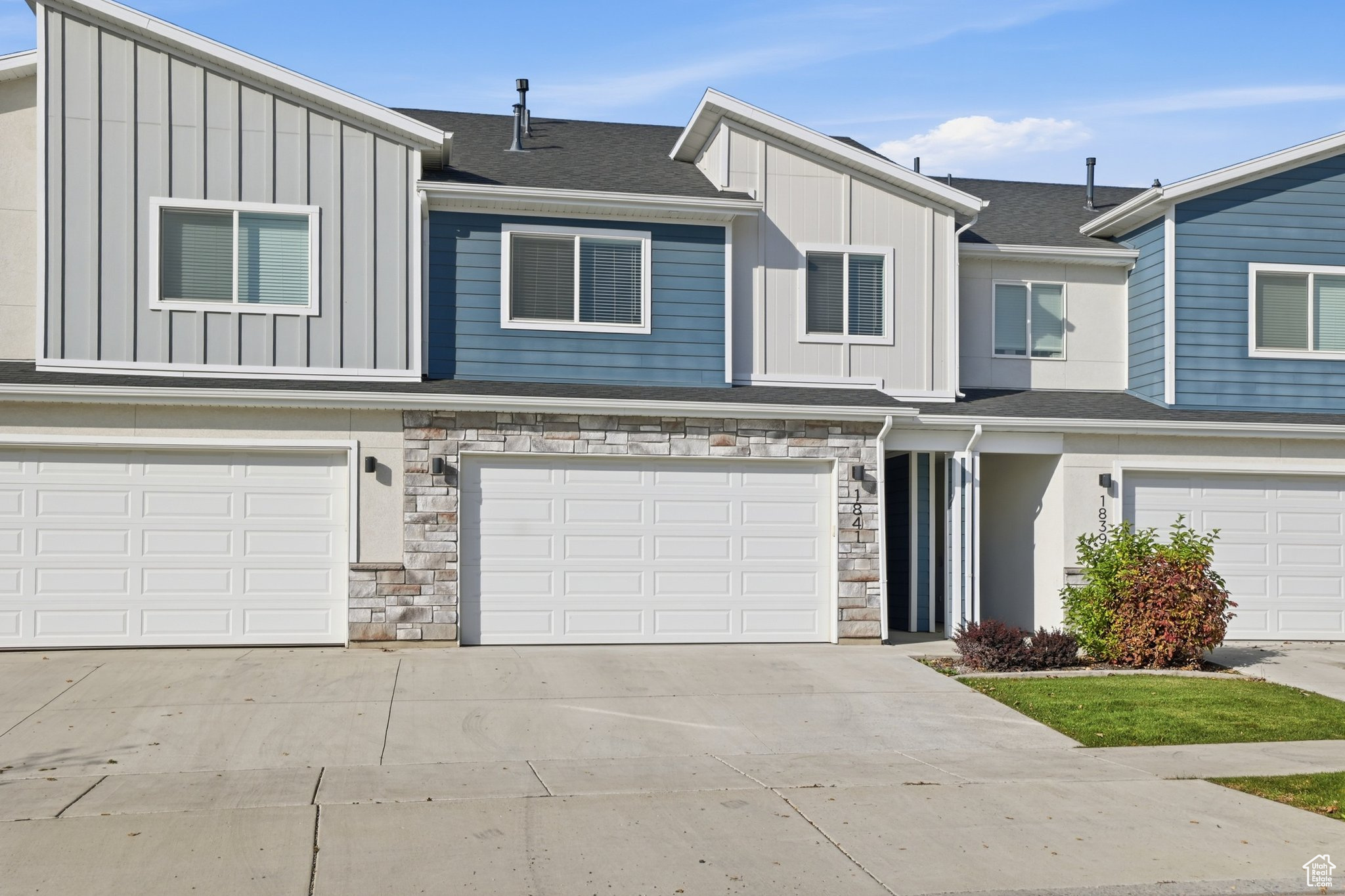 WOODMORE POINTE - Residential