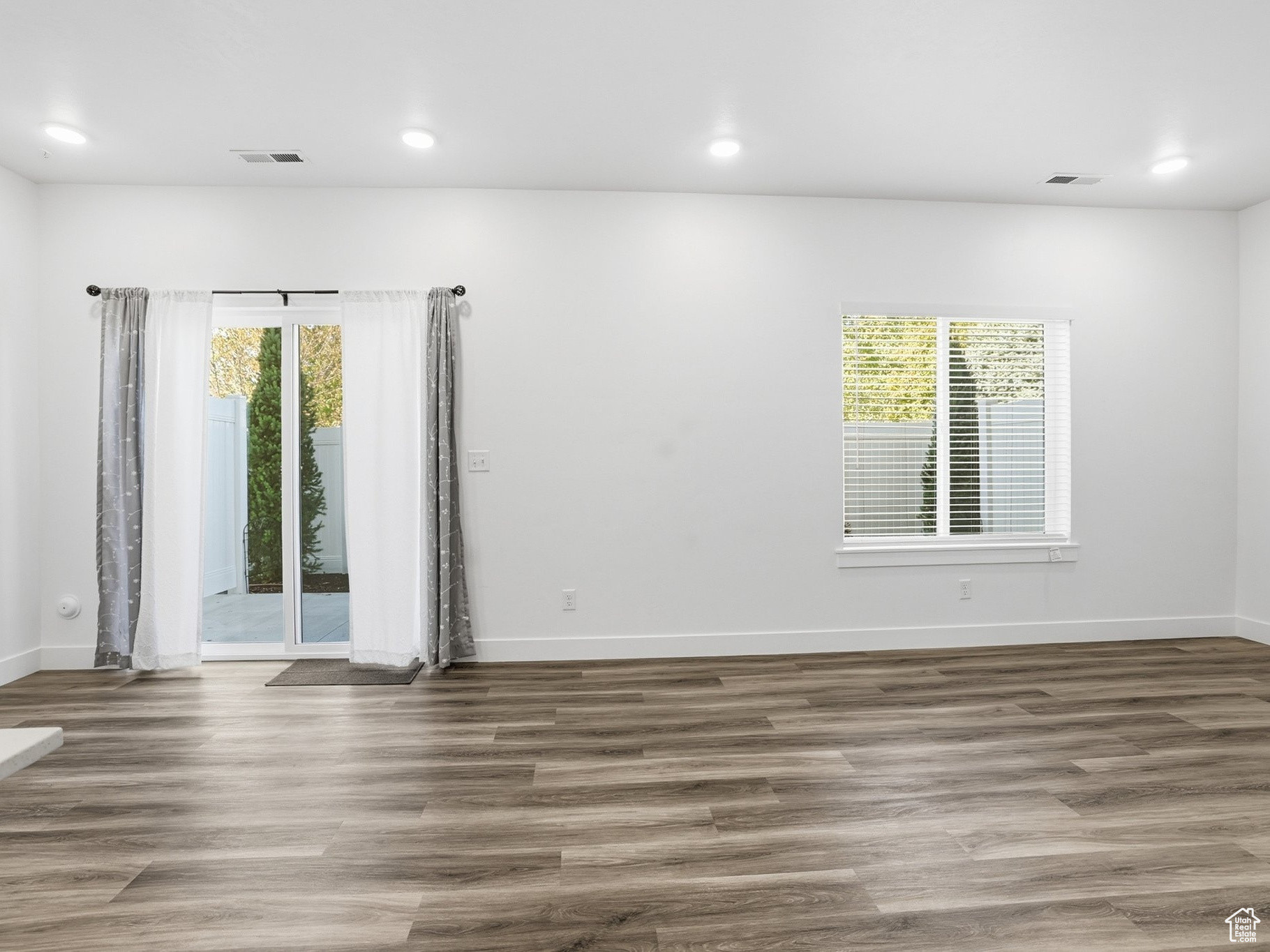 WOODMORE POINTE - Residential