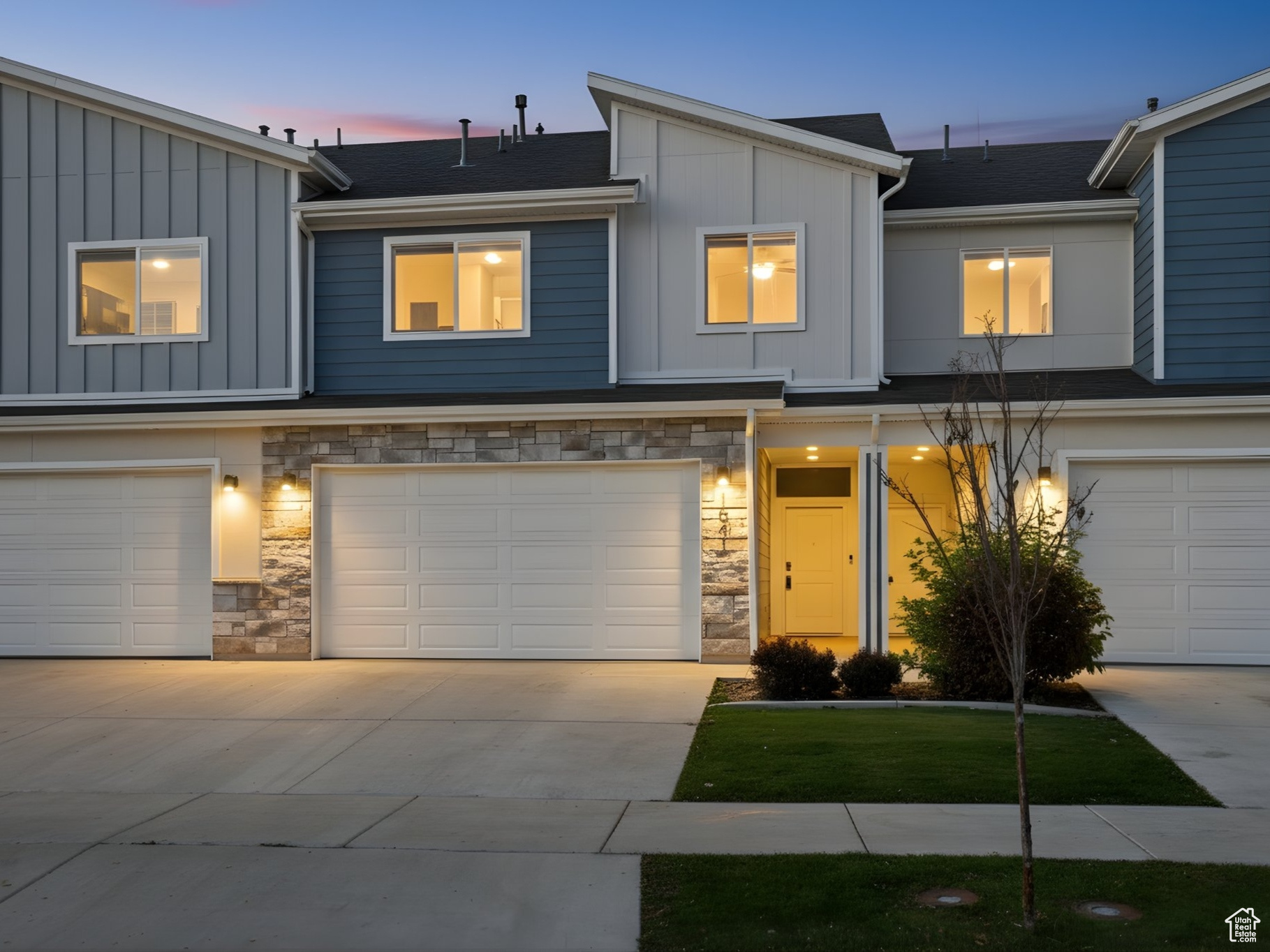 WOODMORE POINTE - Residential