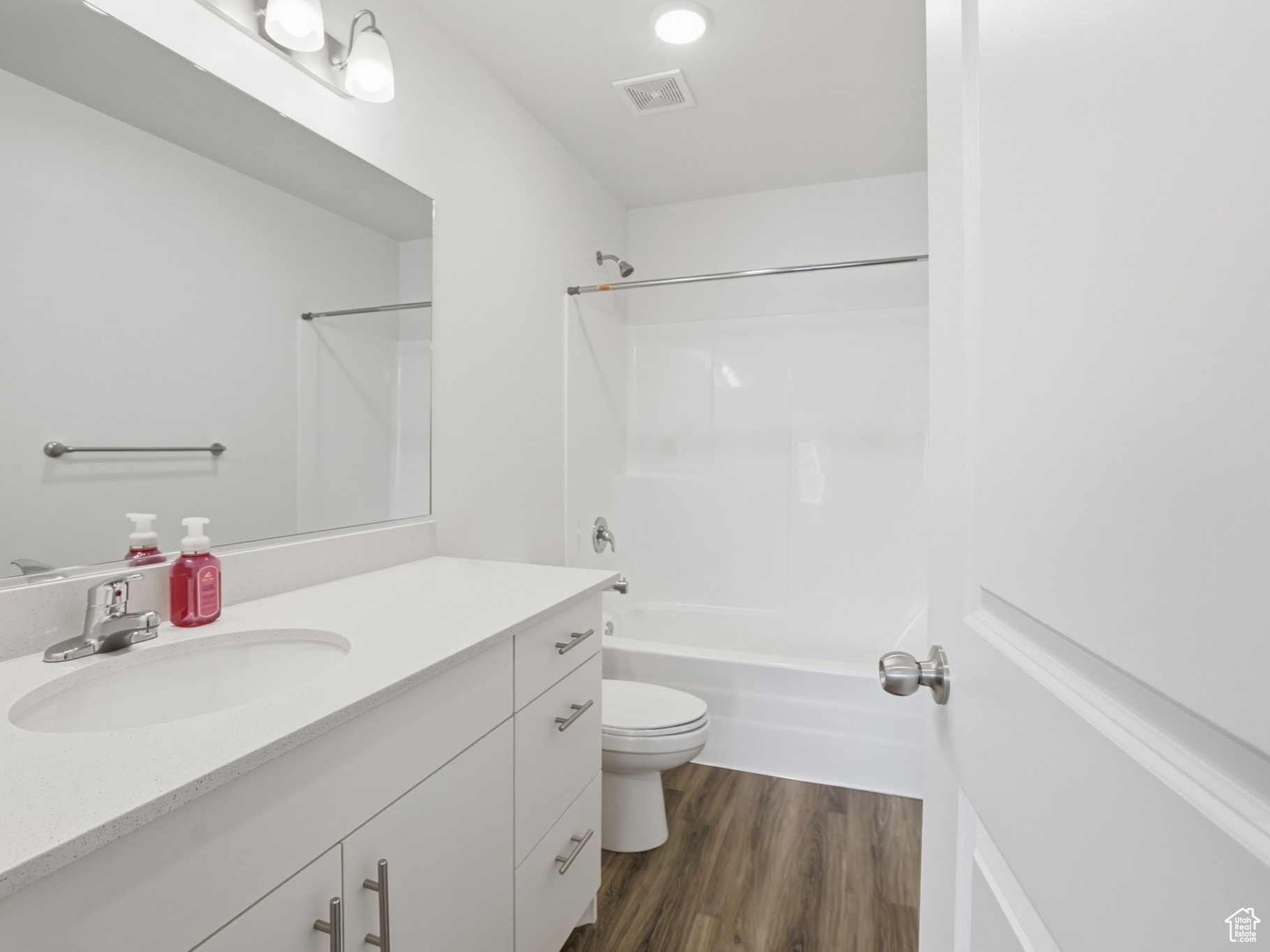 WOODMORE POINTE - Residential