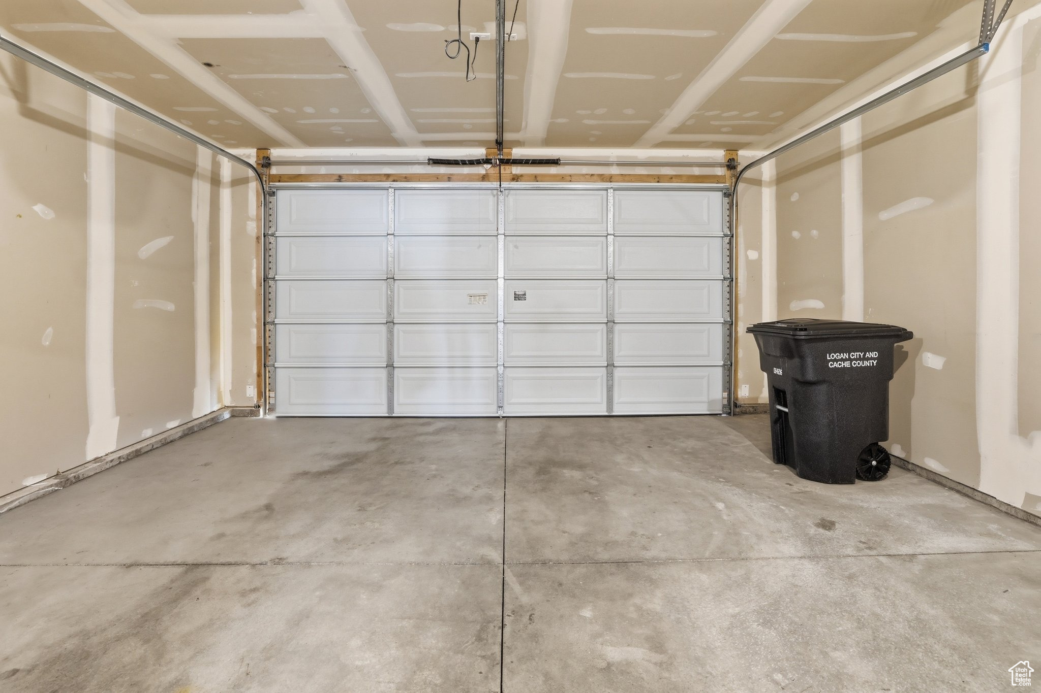 WOODMORE POINTE - Residential