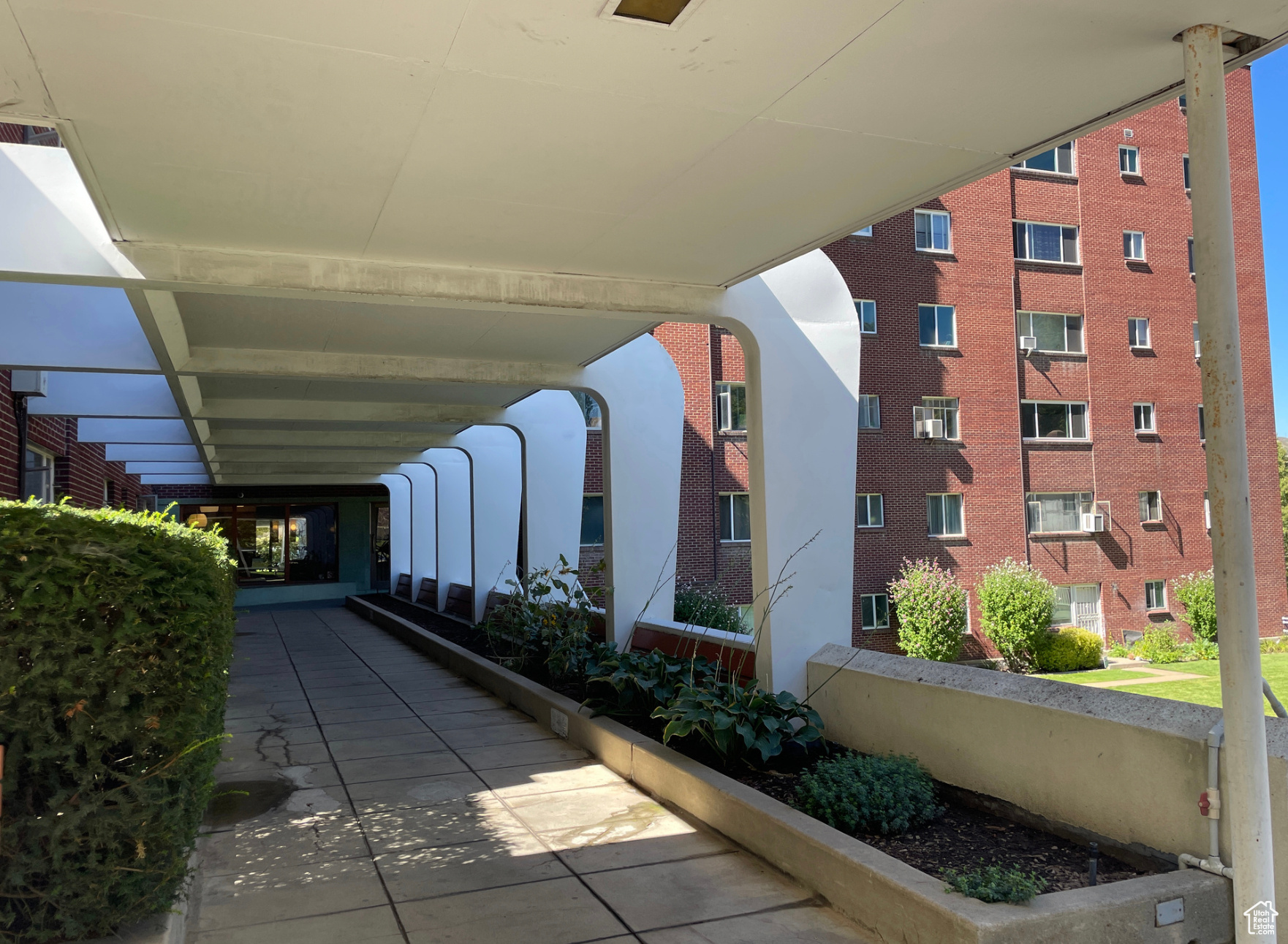 UNIVERSITY - Residential