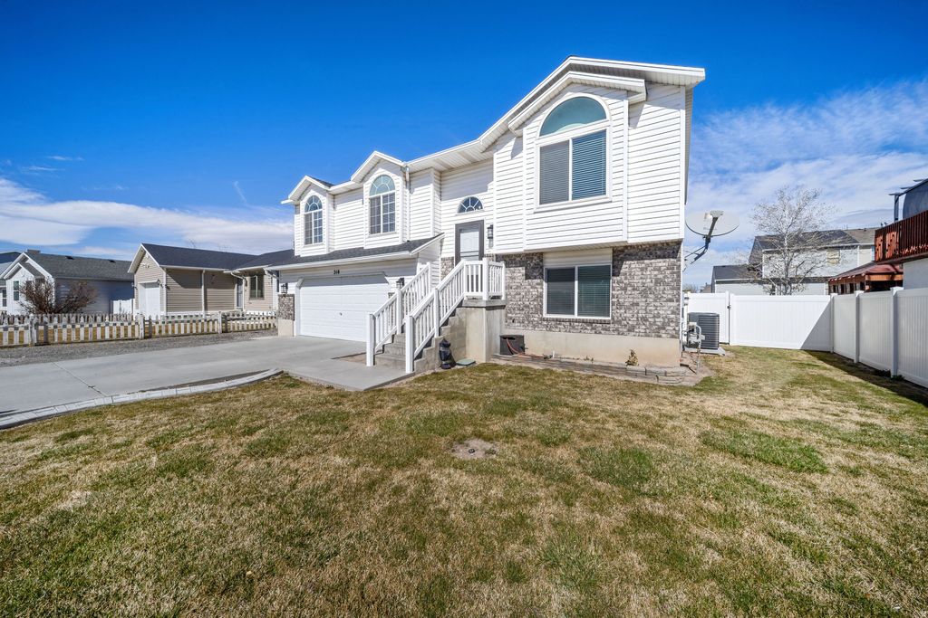 Photo of 218 WALLACE WAY, Tooele, UT 84074 (MLS # 2142428)