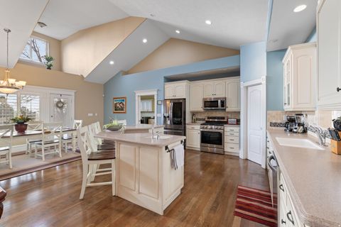 Tiny photo for 4640 N BROOKSHIRE CIR Cir, Provo, UT 84604 (MLS # 2133810)