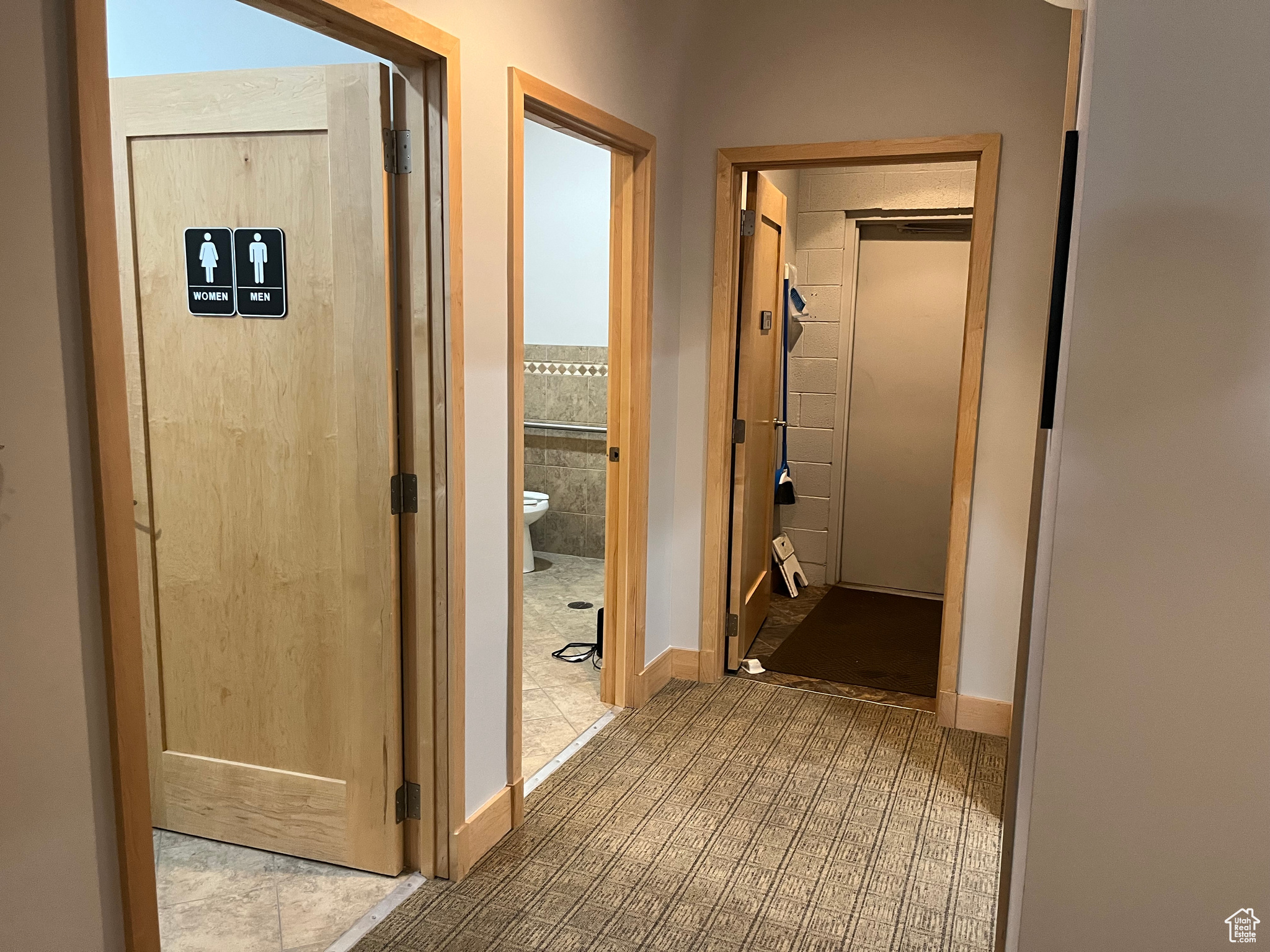 ASPEN PLAZA COMMERCIAL CONDO - Commercial Lease